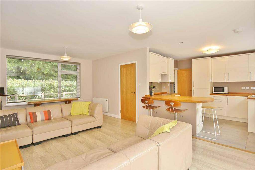 Borough Green, Kent 2 bed detached bungalow £490,000