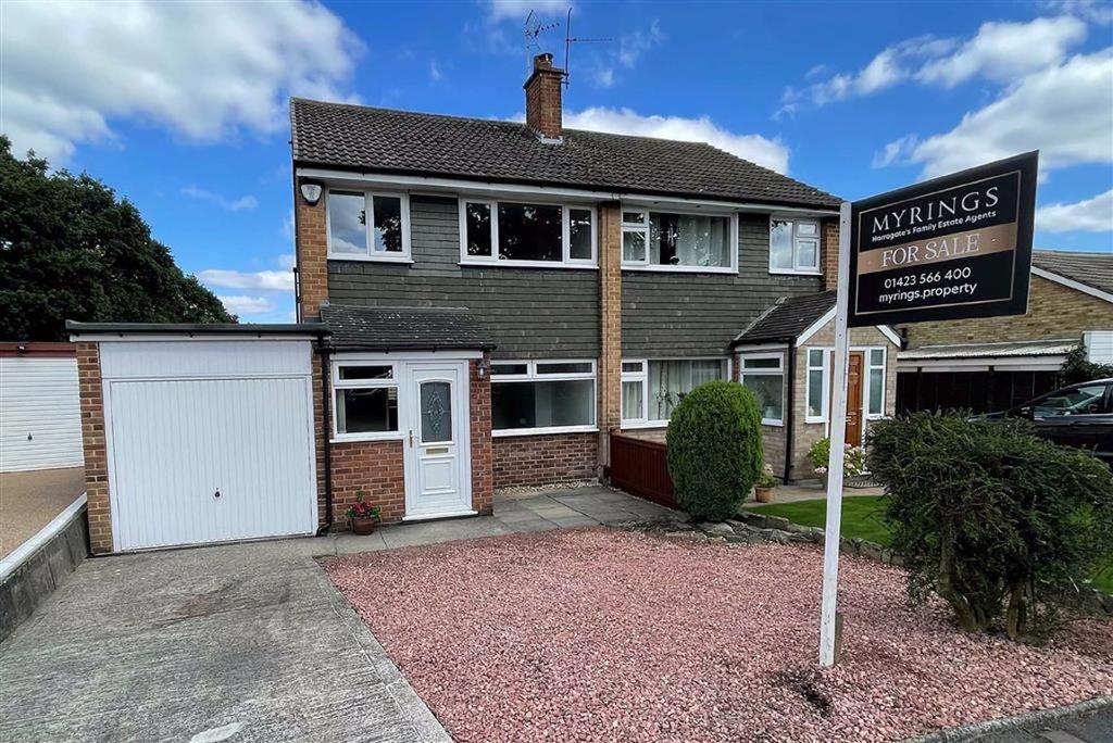 Fairways Avenue, Harrogate, North... 4 bed semidetached house £300,000