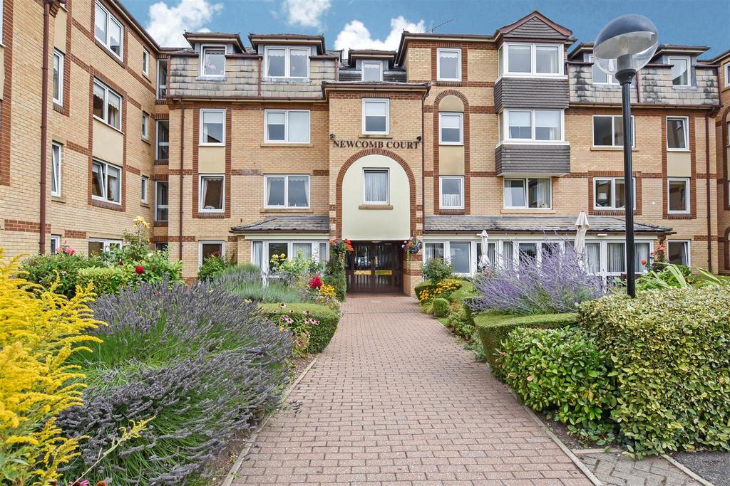 Court, Stamford 1 bed apartment £90,000
