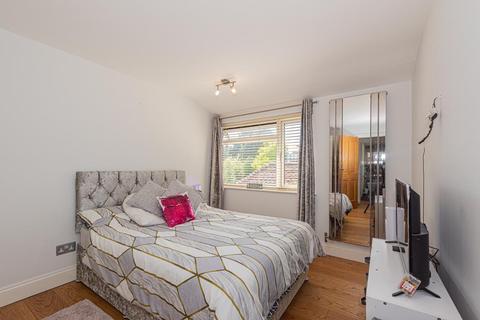 4 Hazel Mead, Epsom, KT17 1PW