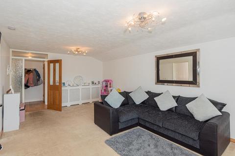 4 Hazel Mead, Epsom, KT17 1PW