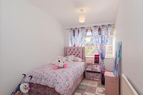 4 Hazel Mead, Epsom, KT17 1PW