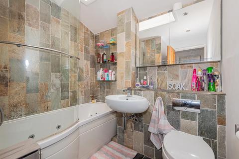 4 Hazel Mead, Epsom, KT17 1PW