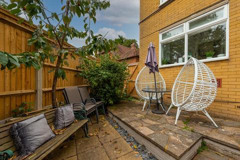4 Hazel Mead, Epsom, KT17 1PW