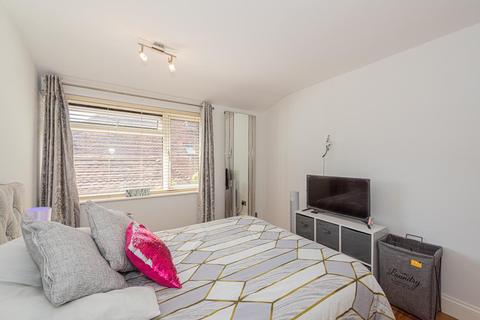 4 Hazel Mead, Epsom, KT17 1PW
