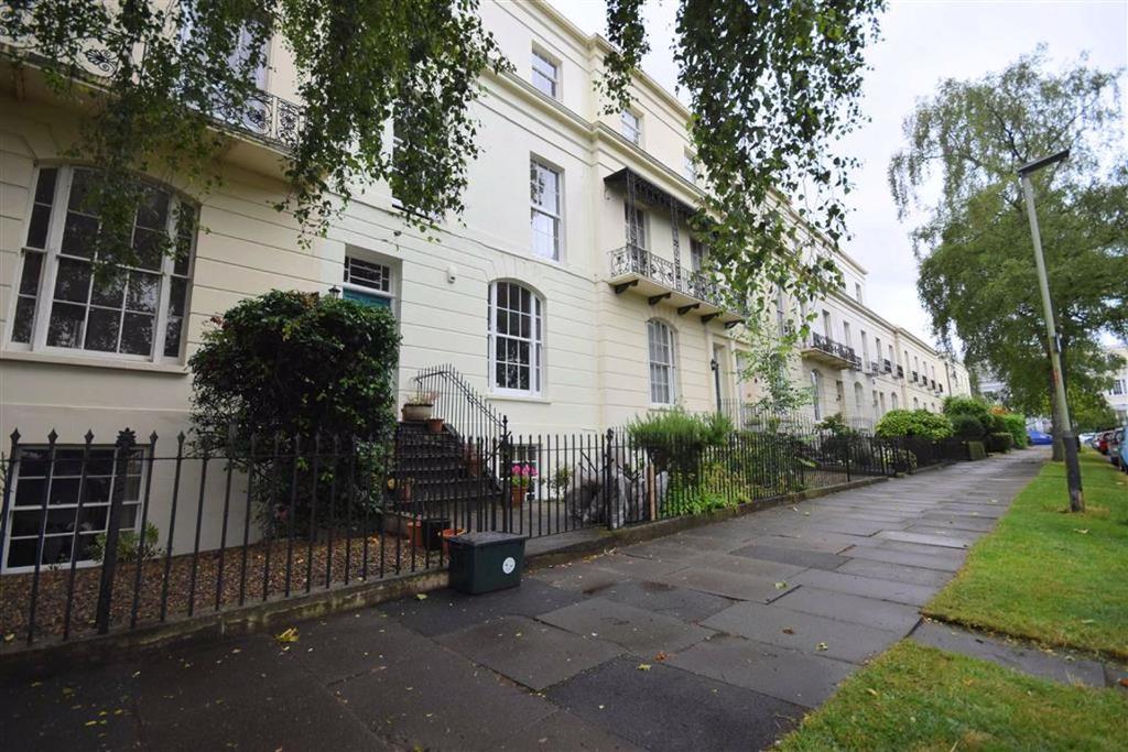 Clarence Square, Cheltenham, Gloucestershire 1 bed apartment £700 pcm