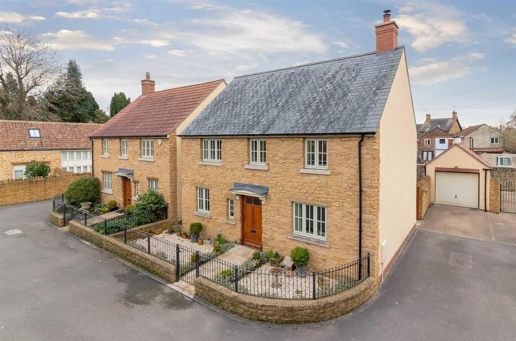 Millbrook Court, Prigg Lane, South Petherton 4 bed detached house £