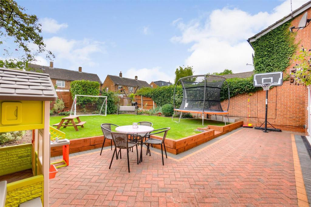 Melton Gardens, Edwalton, Nottingham 4 bed detached house £400,000