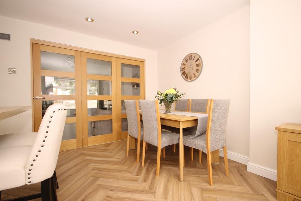 Kitchen dining room