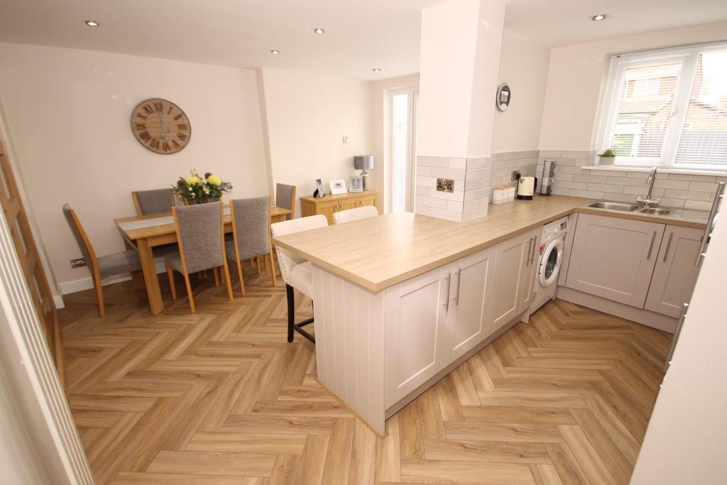 Kitchen dining room