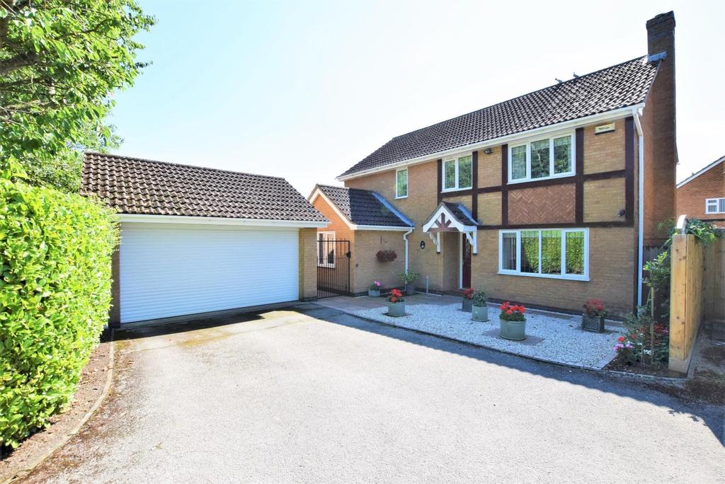 Chaffinch Close, Oakham 4 bed detached house £480,000
