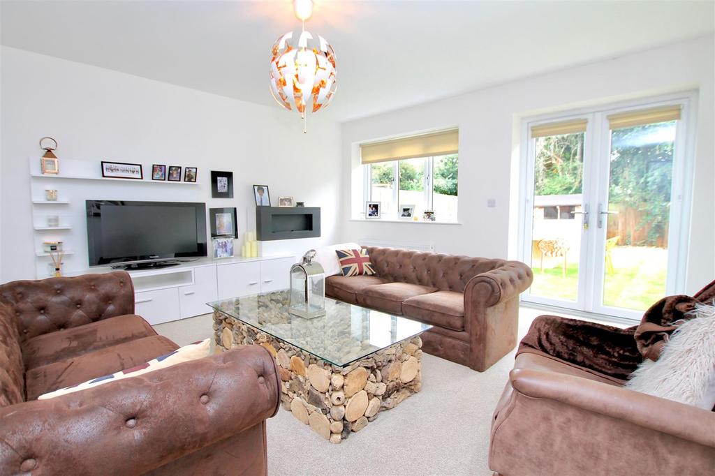 Garden Close, Grantham 4 bed detached house £375,000