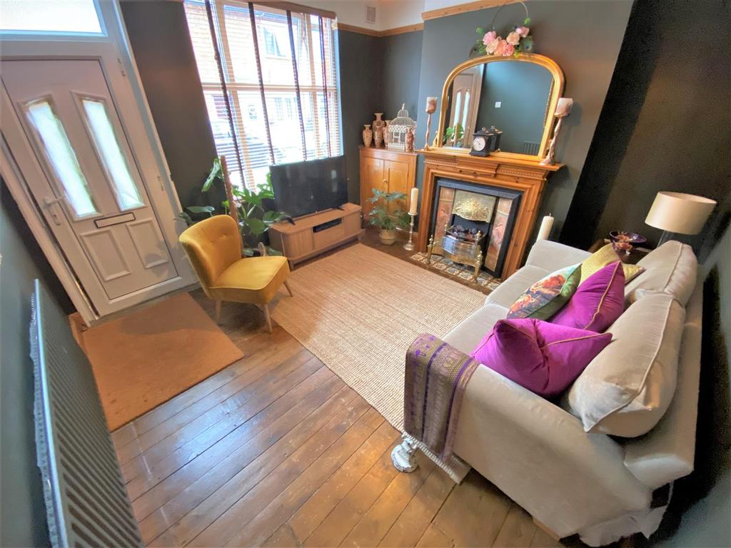 Tyndal Road, Grantham 2 bed terraced house £150,000