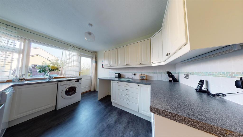 Kitchen1.jpg
