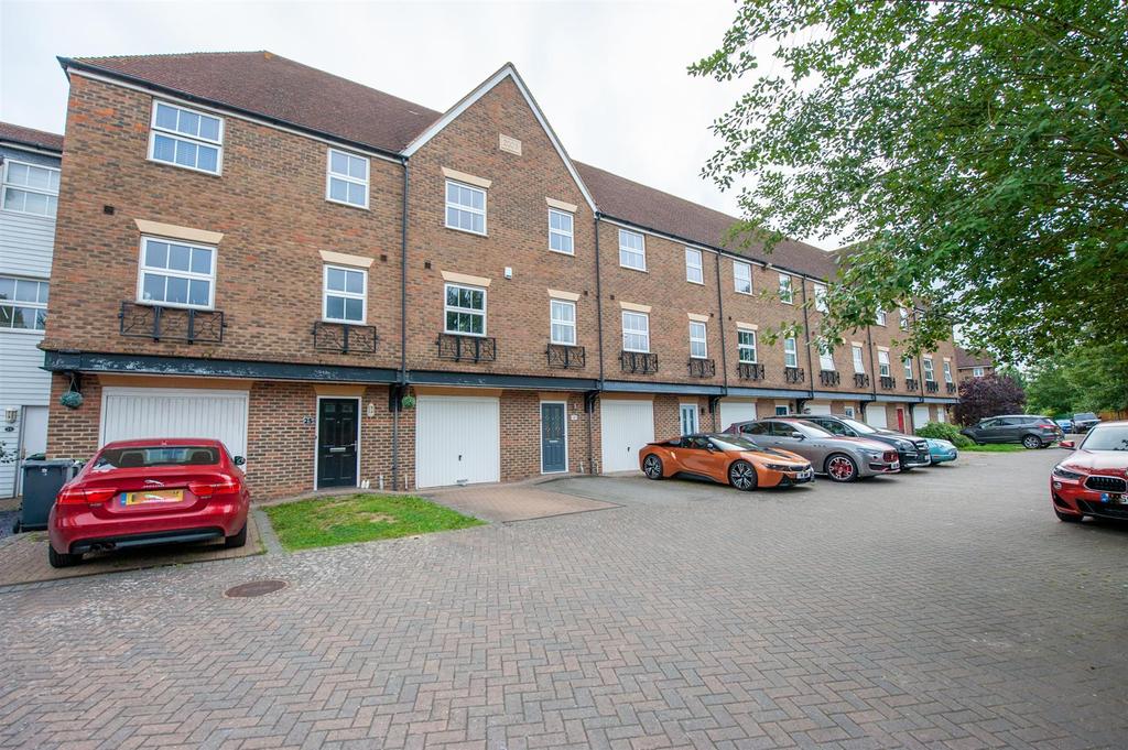 Medway Court, Aylesford 3 bed townhouse £425,000