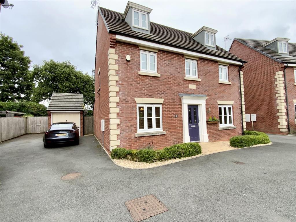Bramblewood Close, Overton 6 bed detached house £450,000