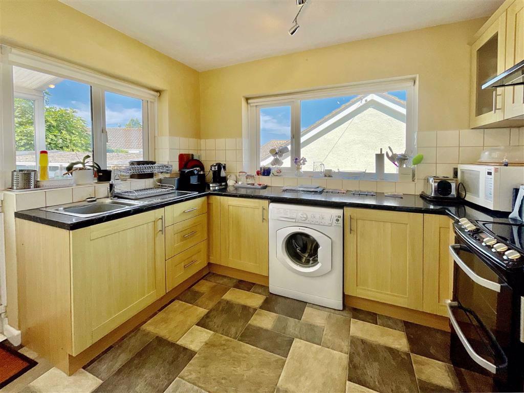 Wayside, Copythorne, Brixham, TQ5 2 bed detached bungalow £285,000