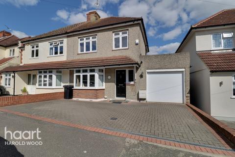 38 Woodstock Avenue, Romford, RM3 9NF