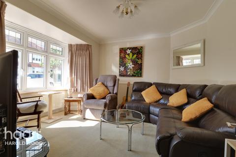 38 Woodstock Avenue, Romford, RM3 9NF