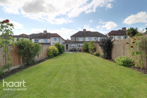 38 Woodstock Avenue, Romford, RM3 9NF