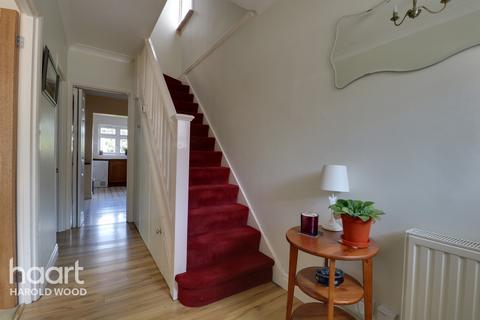 38 Woodstock Avenue, Romford, RM3 9NF