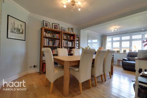 38 Woodstock Avenue, Romford, RM3 9NF
