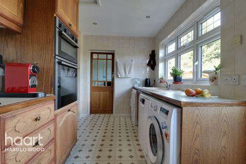 38 Woodstock Avenue, Romford, RM3 9NF