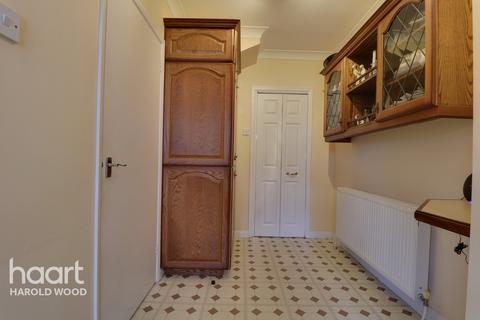 38 Woodstock Avenue, Romford, RM3 9NF