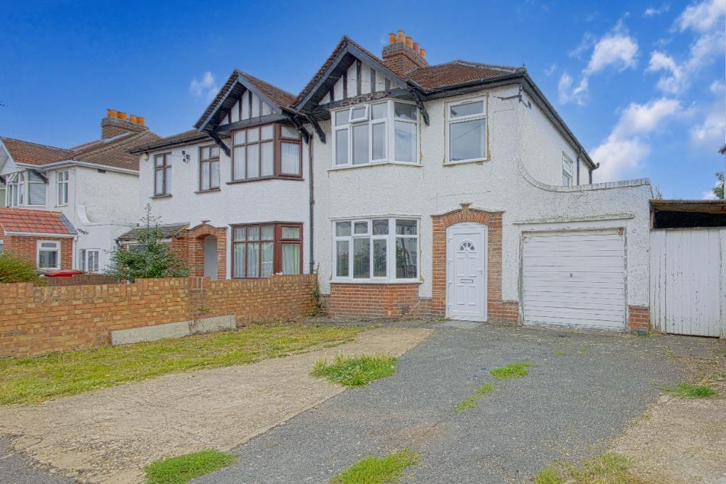 Salt Hill Drive, Slough, SL1 3 bed semidetached house £1,550 pcm (£