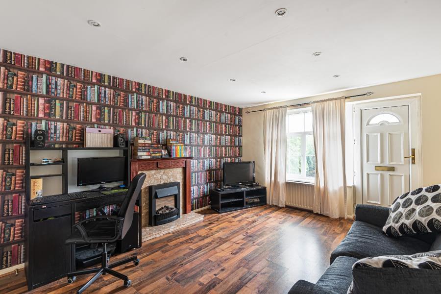 NEW PARK AVENUE, FARSLEY, LEEDS, LS28 5TR 2 bed terraced house £190,000
