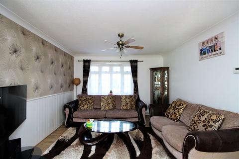 10 Behenna Close, Bewbush, Crawley, RH11 8FP
