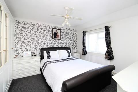 10 Behenna Close, Bewbush, Crawley, RH11 8FP