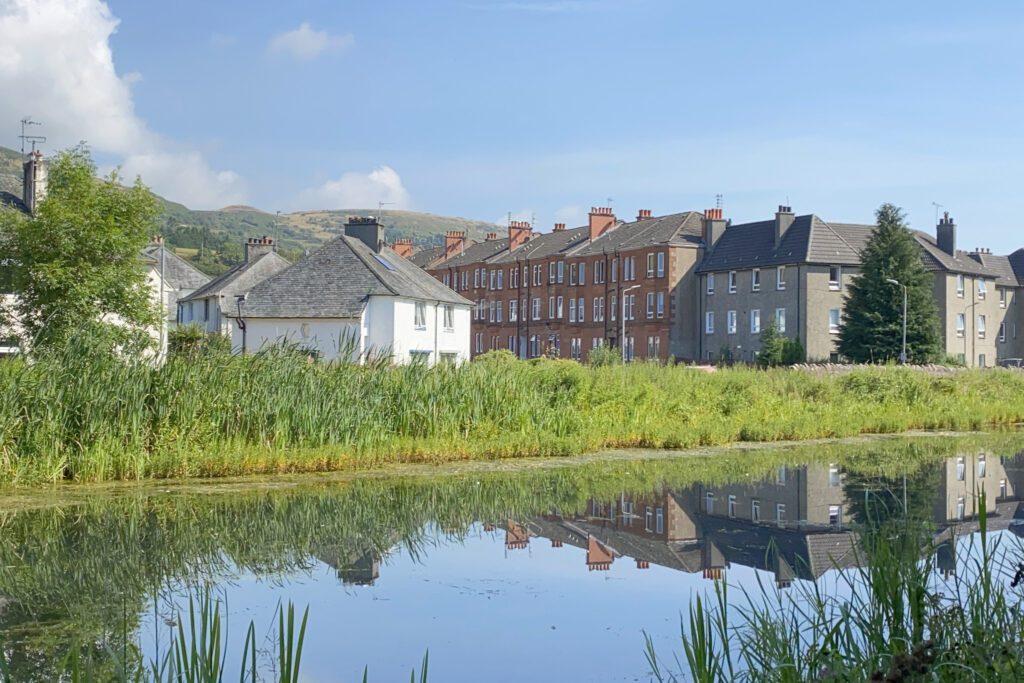 G/R 9 Gavinburn Place Old Kilpatrick... 2 bed flat £83,000
