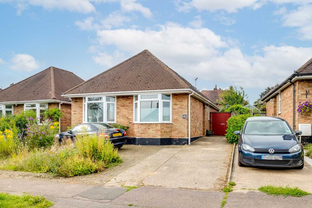 Runnalow, Letchworth Garden City, SG6 4DT 3 bed detached bungalow £