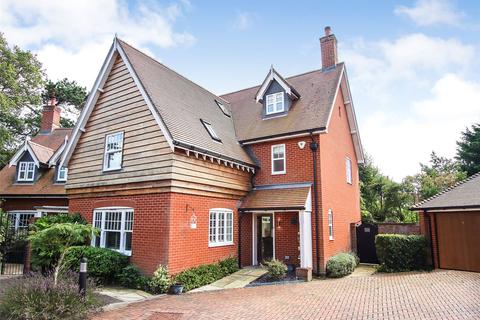 6 Abbots Brook, Lymington, SO41 3AB