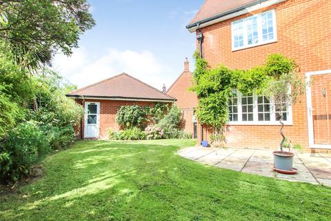 6 Abbots Brook, Lymington, SO41 3AB