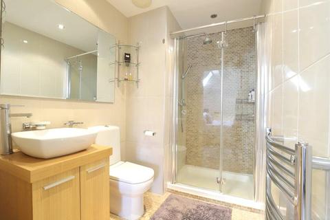 6 Abbots Brook, Lymington, SO41 3AB