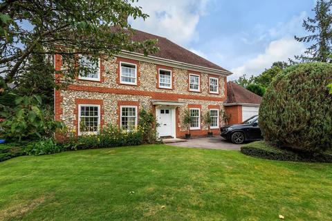 8 Reed Place, West Byfleet, KT14 6AX