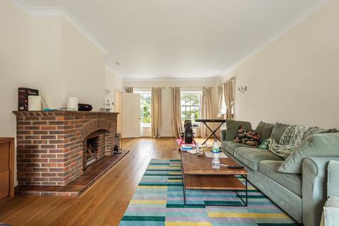 8 Reed Place, West Byfleet, KT14 6AX