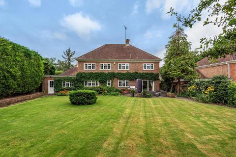 8 Reed Place, West Byfleet, KT14 6AX