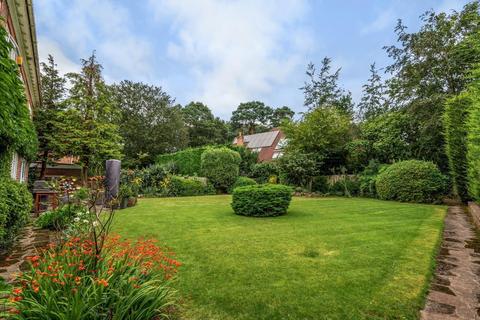 8 Reed Place, West Byfleet, KT14 6AX