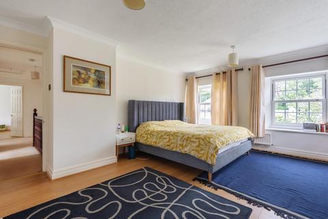 8 Reed Place, West Byfleet, KT14 6AX