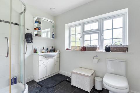 8 Reed Place, West Byfleet, KT14 6AX