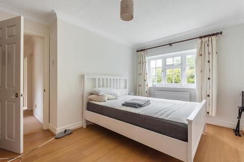 8 Reed Place, West Byfleet, KT14 6AX