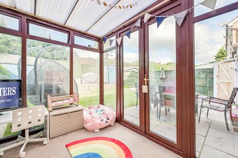 29 Barnett Close, Kingswinford, DY6 9PW