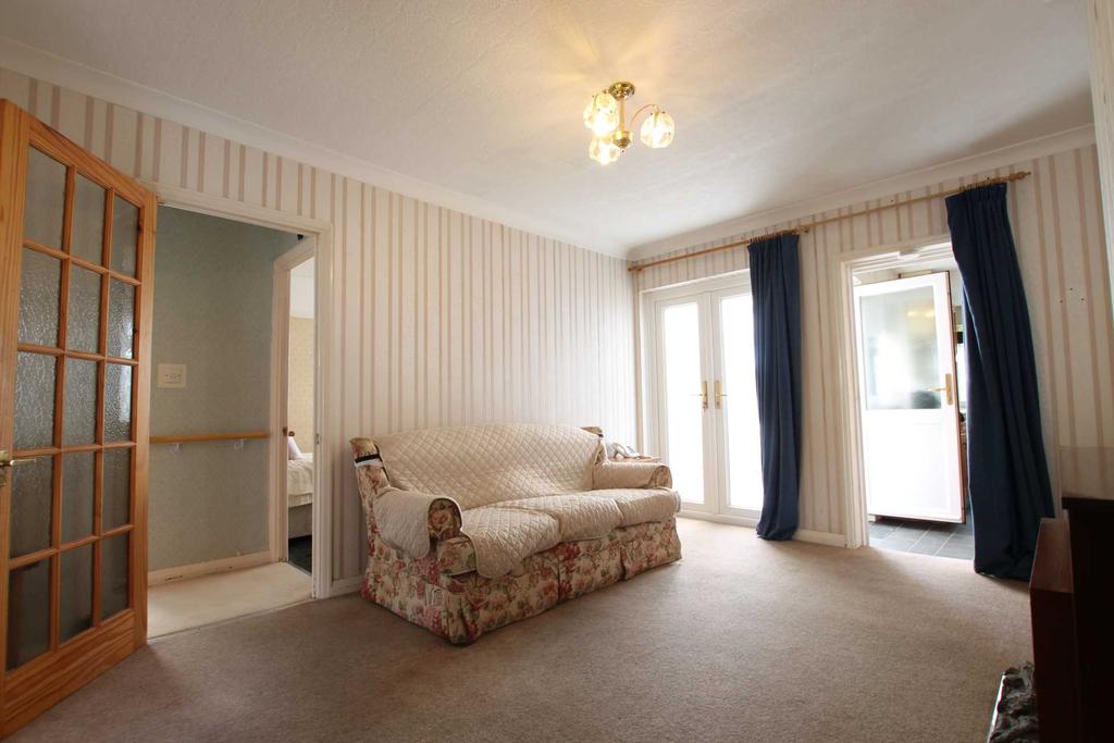 Hillrise Avenue, Watford 2 bed semidetached bungalow £450,000