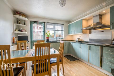 96 Clifton Way, London, SE15 2LG