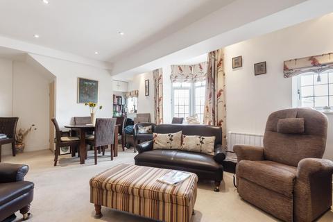 35a Old Woking Road, West Byfleet, KT14 6LG