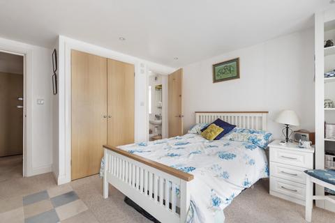 35a Old Woking Road, West Byfleet, KT14 6LG