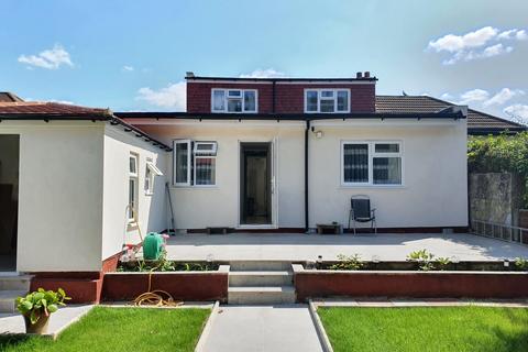 1 bedroom in a house share to rent, Cheriton Avenue, Ilford, Essex
